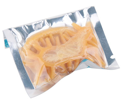 Bao cao su Gold Gai Dài màu vàng với nhiều gai mềm dài ở phần đầu.