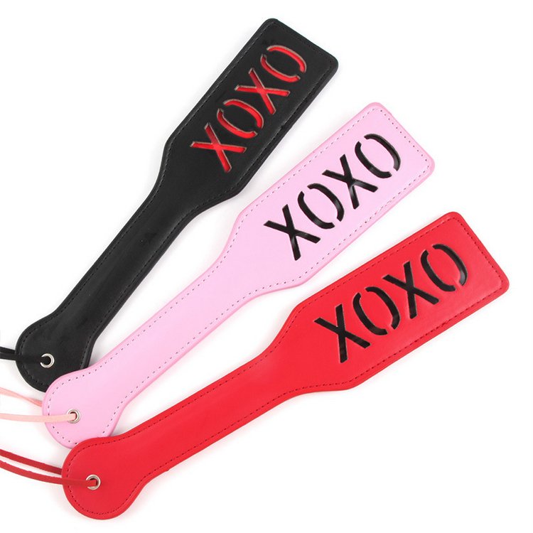 Đồ chơi tình dục SM – Cây phết da PU XOXO ba màu hồng, đỏ, đen