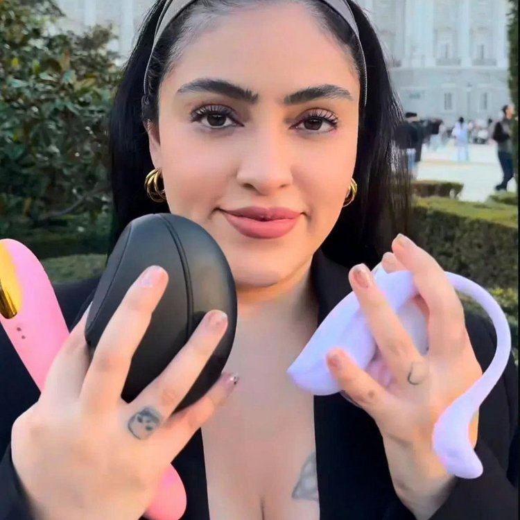 Tina v&agrave; 3 m&oacute;n đồ chơi t&igrave;nh dục cao cấp