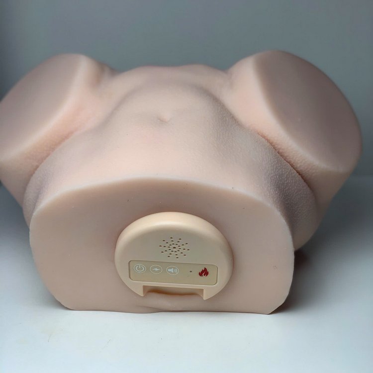 ụm điều khiển mông giả rung rên hút sưởi thế hệ 3 với các nút điều chỉnh rung, phát âm, sưởi ấm và hút thông minh.